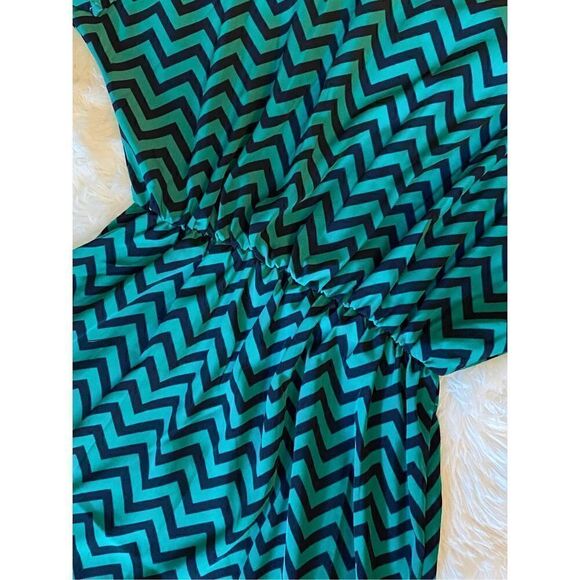 Trac SZ S Woman’s Navy Blue/Teal Green Zigzag Cold Shoulder Dress - Picture 11 of 12